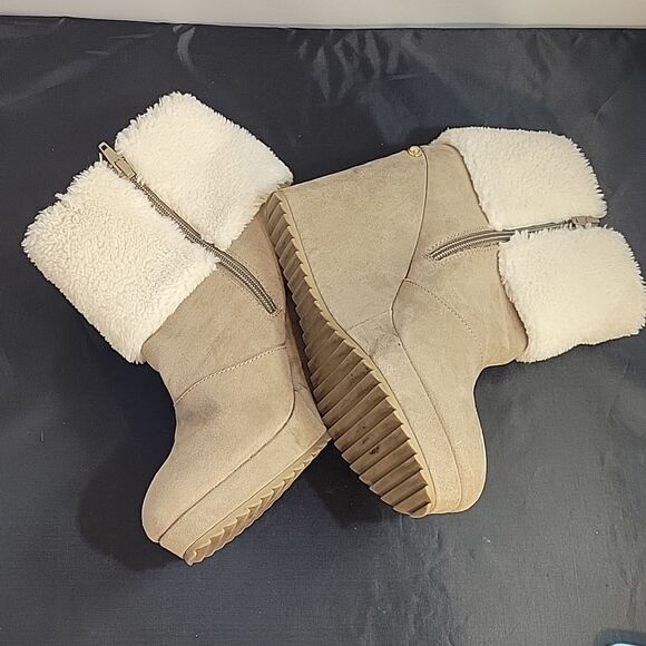 JUICY COUTURE WOMEN"S BUCKLE WEDGE ANKLE BOOTS - Picture 8 of 16